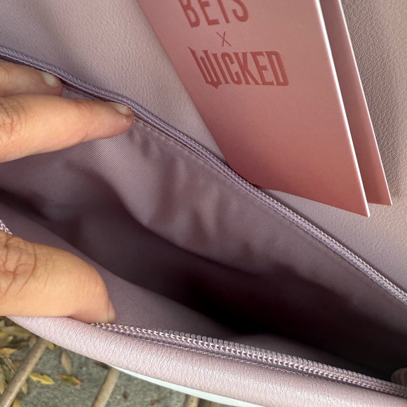 Beis Luggage Wicked Pink Weekender - Picture 7 of 7